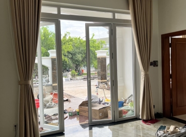 Rèm Vải Gấm Sự Sang Trọng và Tinh Tế Cho Không Gian Sống Của Bạn